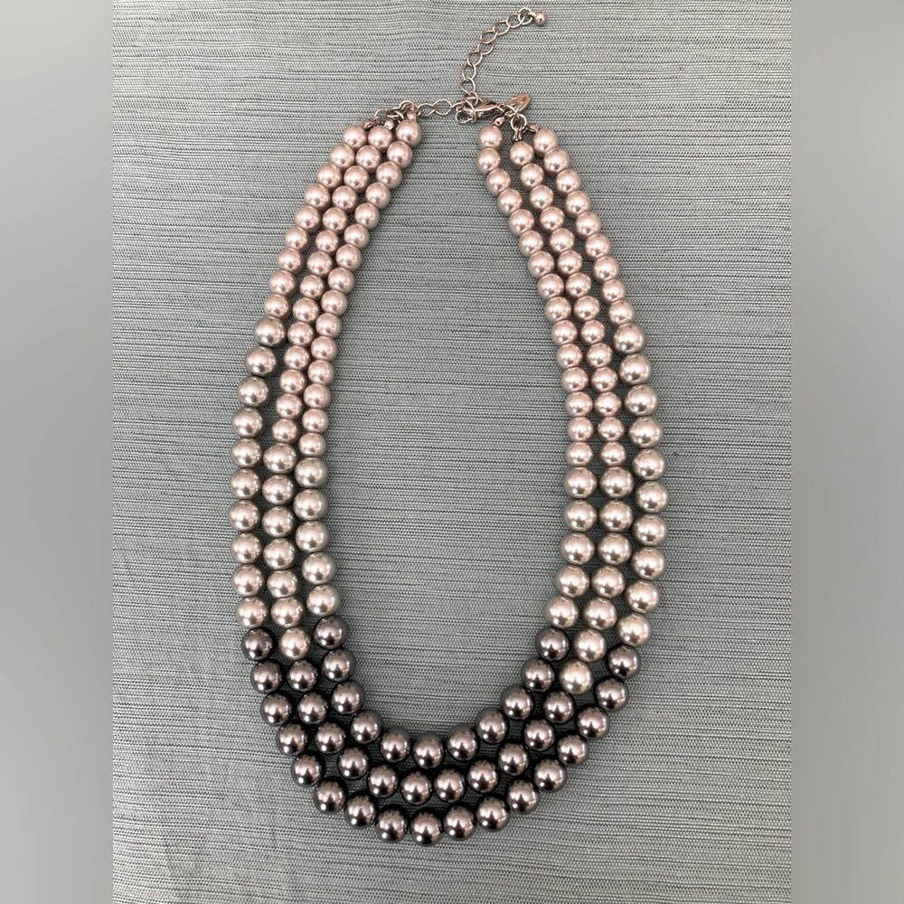 🩷 Charming Charlie Gray Faux Pearl statement necklace triple strand